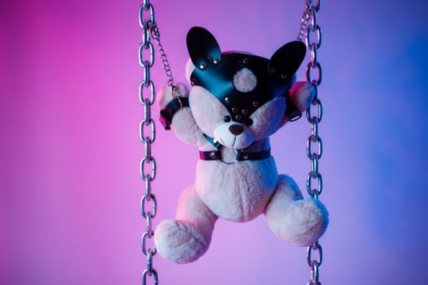 Comment être plus dominant(e) au lit